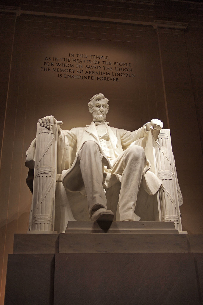 Lincoln Statue at night